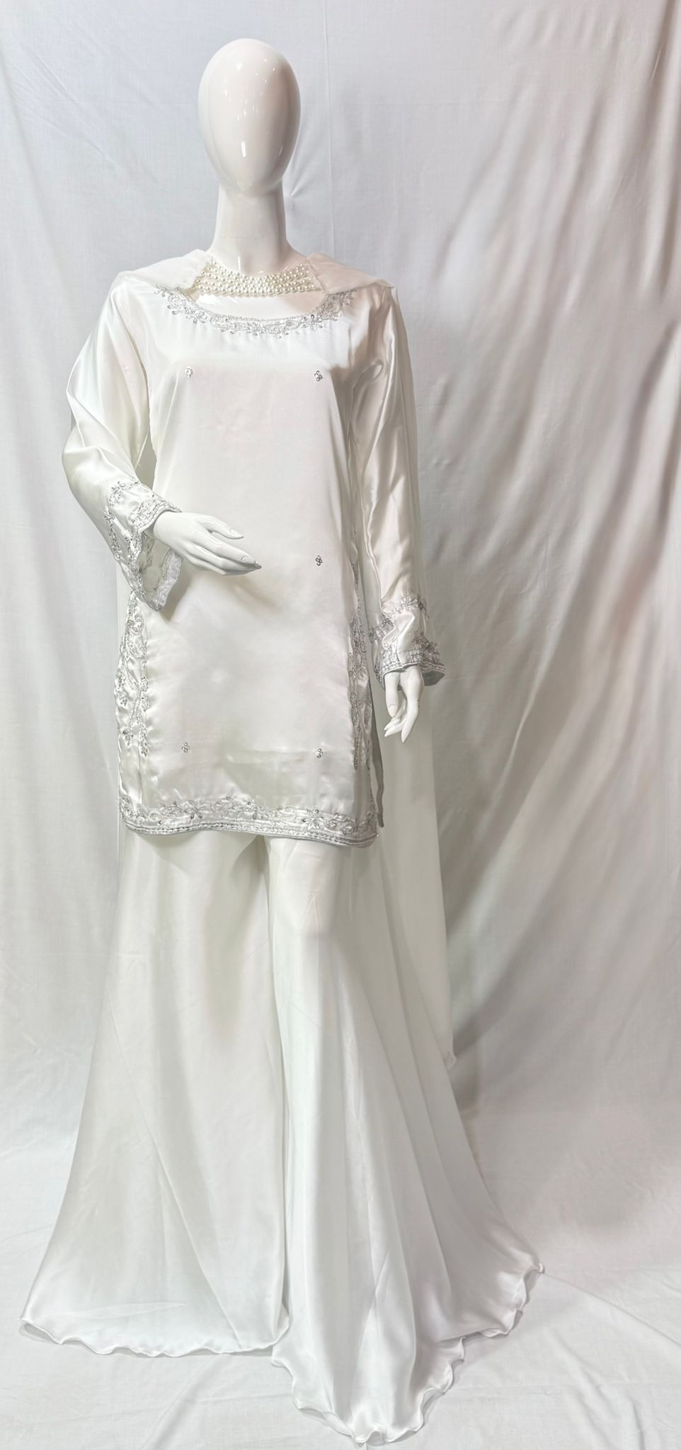 Pearl White 1980 Choker Dupatta Style