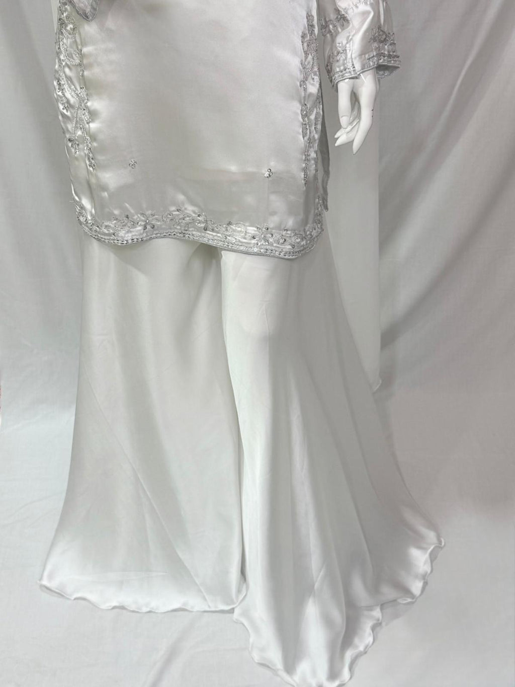 Pearl White 1980 Choker Dupatta Style