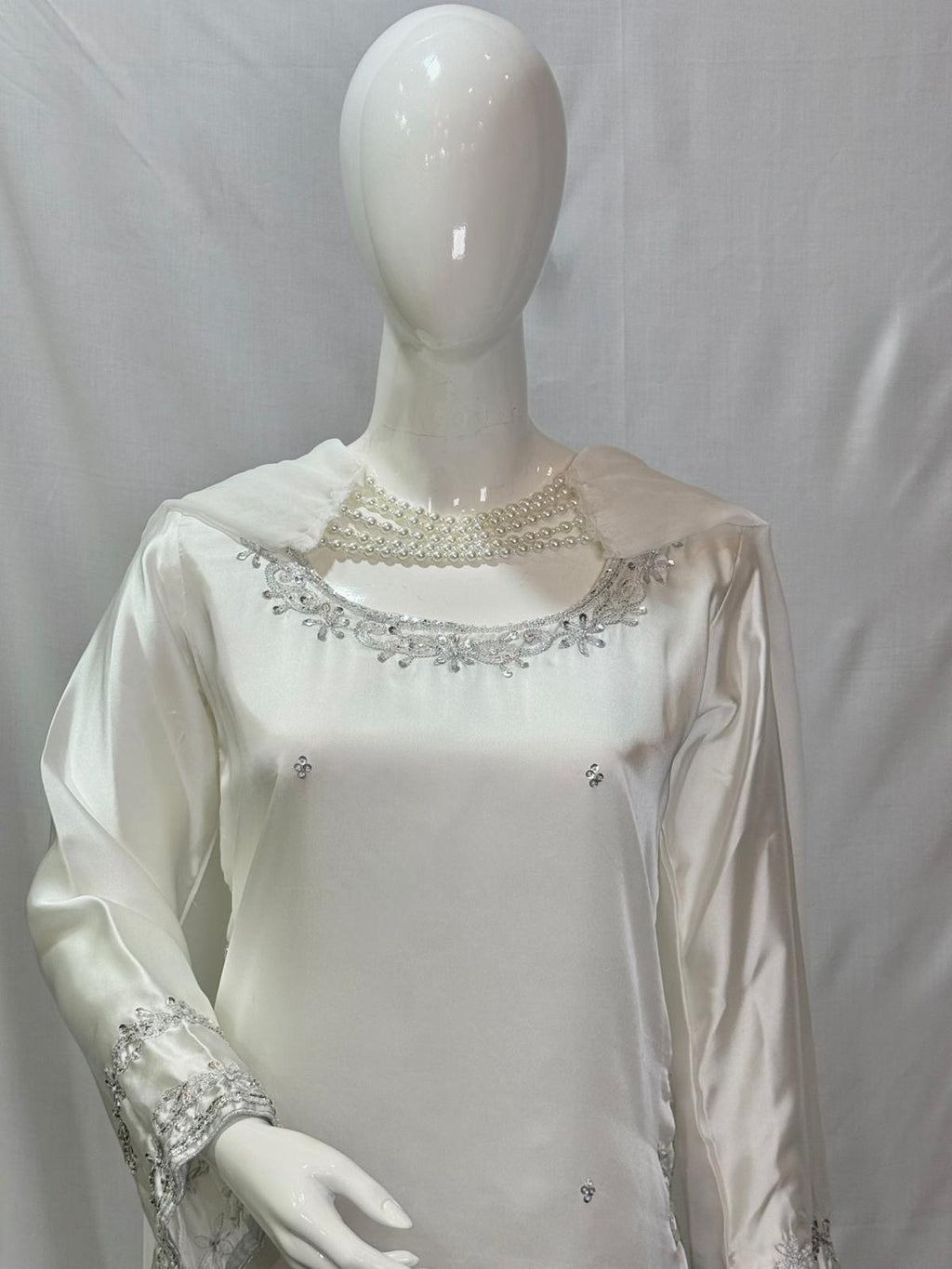 Pearl White 1980 Choker Dupatta Style