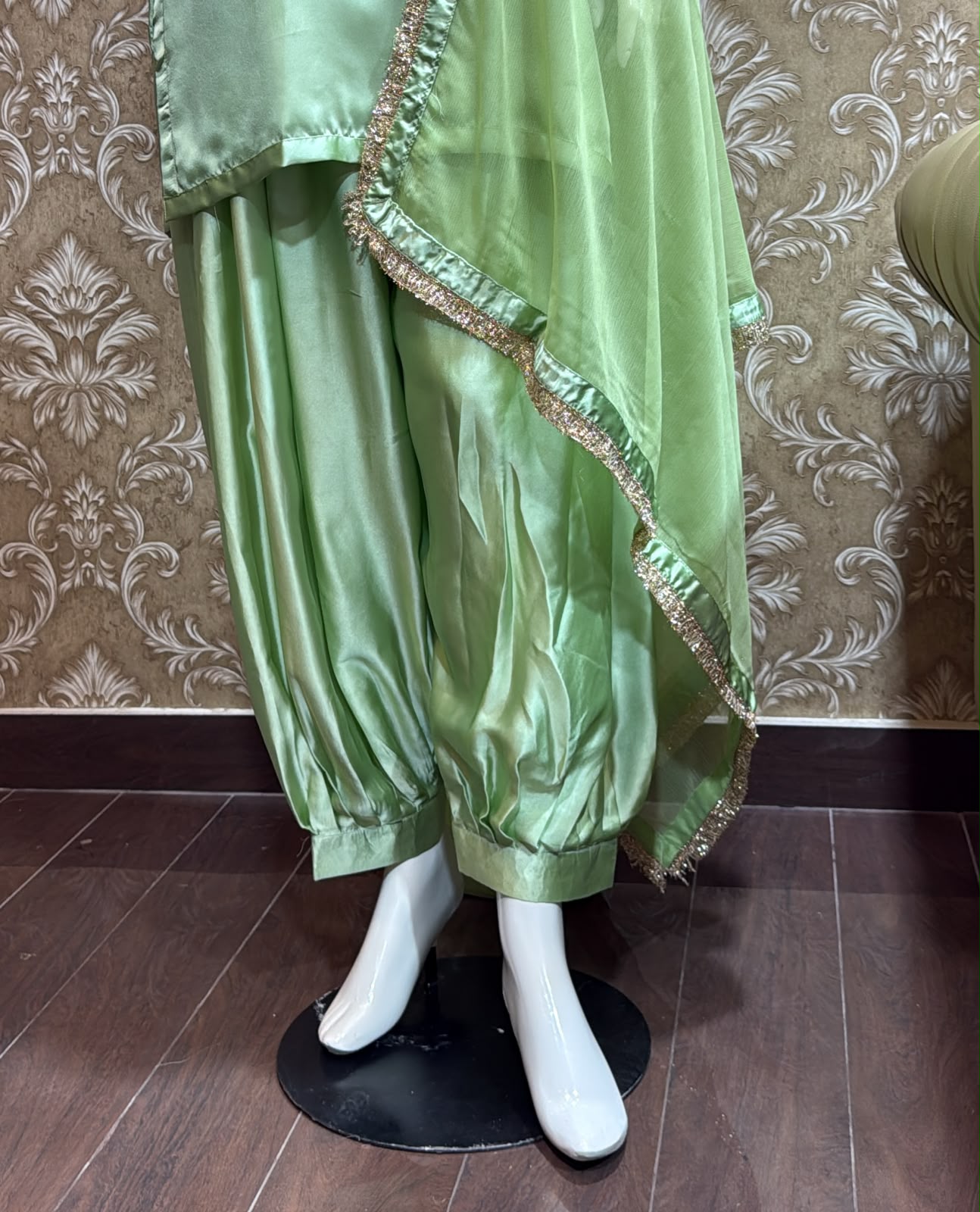 Pistachio green Dosti collection