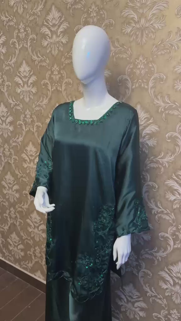 Green Square Neck